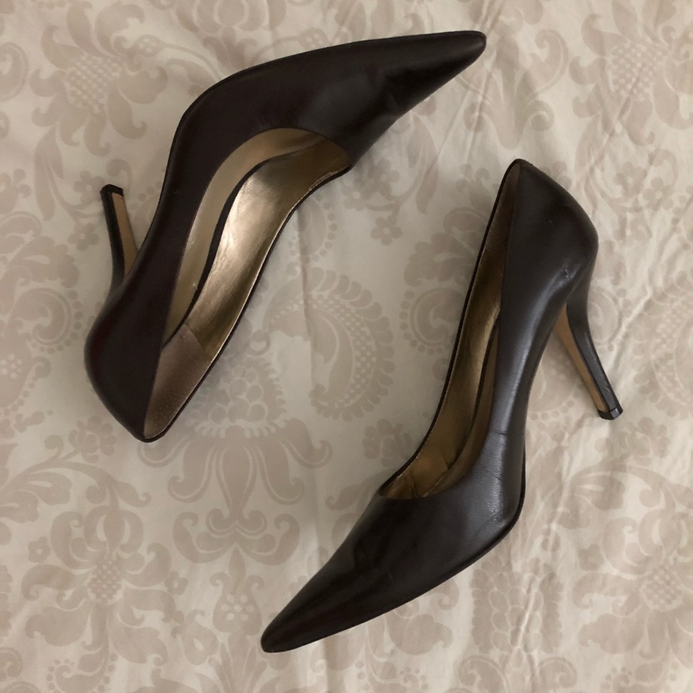Nine West classic brown leather pumps